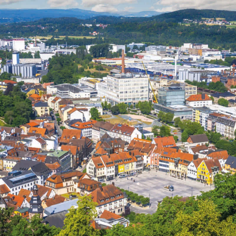 Rundflug Kulmbach – Luftaufnahme von Kulmbach mit historischem Stadtkern und Marktplatz aus einem Ultraleichtflugzeug